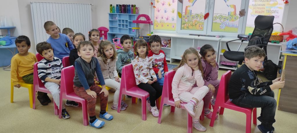 "В автобуса" - ДГ Радост - Велинград